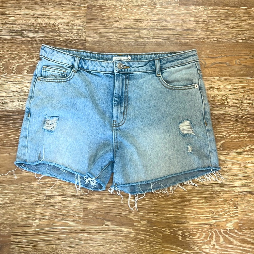Avec Les Filles mid rise women’s cut off denim jean shorts